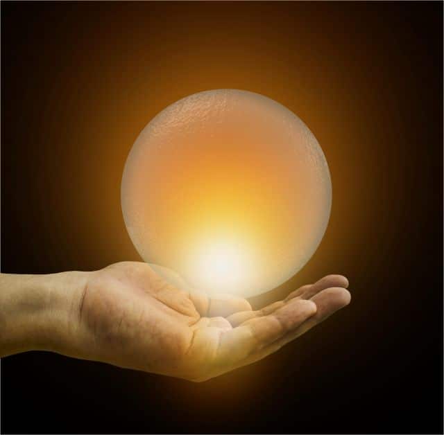 Hand_Holding_Glowing_Crystal_Ball