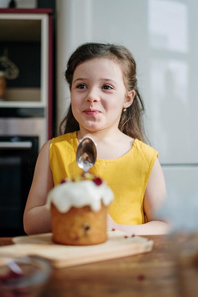 girl-in-yellow-tank-top-holding-spoon-image