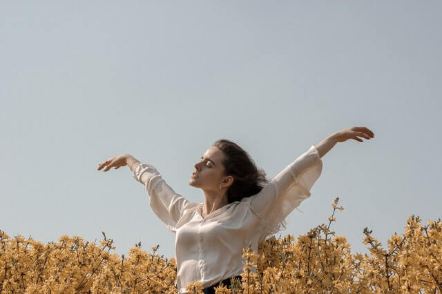 woman-on-a-flower-field